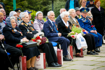  «Поклонимся великим тем годам…»