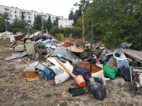 После демонтажа незаконных гаражей на ул. Степаняна, 11, Гагаринским муниципалитетом вывезено 5 КАМАЗов мусора