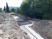 Глава Гагаринского района Алексей Ярусов проверил ход выполнения ремонтных работ теплотрассы во дворах домов №91-93 по проспекту Октябрьской Революции и №1,3,5 по улице Степаняна. 