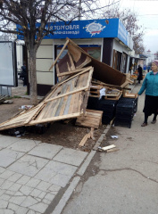 В Гагаринском районе демонтировали незаконный торговый павильон
