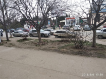 Предприниматели, осуществляющие торговую деятельность на ул. Фадеева, 1, очистили от мусора территорию возле ларьков