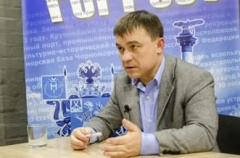 Поздравление с Днём защитника Отечества и Днём Народной воли Главы Гагаринского муниципалитета Алексея Ярусова