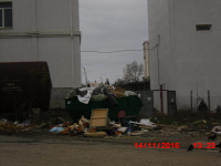 В Гагаринском районе проводится объезд на предмет проверки санитарного состояния контейнерных площадок и придомовых территорий