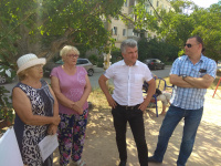 Гагаринский муниципалитет провел выездной прием граждан во дворе дома №8 на ул. П. Корчагина