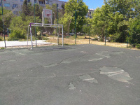 Избиратели обратились в Гагаринский муниципалитет с просьбой оказать содействие в ремонте новой спортивной площадки